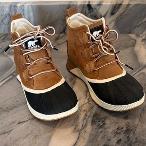 Sorel Women’s Tan and Black Waterproof Boots